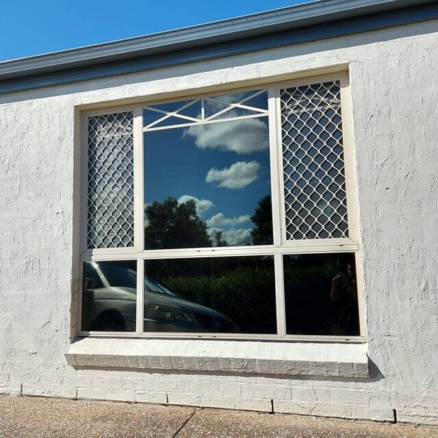 Llumar Night Series 10 installed to all the bedrooms and front door side panels stopping 73% solar energy, 99% UV and 93% glare coming with a manufacturer backed lifetime warranty 
#eclipsetinting #eclipsetintingbrisbane #hometinting #hometintingbrisbane #windowtinting #windowtintingbrisbane
