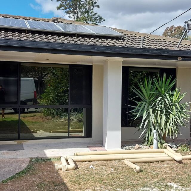 Dark tint installed to all the Windows in this home stopping 73% solar energy, 99% UV and cutting 93% glare coming with a lifetime warranty 
#eclipsetinting #eclipsetintingbrisbane #hometinting #hometintingbrisbane #windowtinting #windowtintingbrisbane #tinting #tintingbrisbane