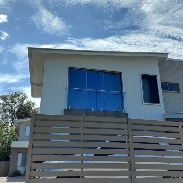 Medium tint installed on the master bedroom sliding doors stopping 62% solar energy, 99% UV, 82% glare and adding excellent daytime privacy coming with a manufacturer backed lifetime warranty 
#eclipsetinting #eclipsetintingbrisbane #hometinting #hometintingbrisbane #windowtinting #windowtintingbrisbane