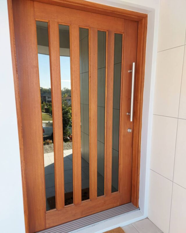 Dark tint installed to the front door and garage door frosted in an opaque vinyl offering day and night time privacy
#eclipsetinting #eclipsetintingbrisbane #hometinting #hometintingbrisbane #homefrosting #homefrostingbrisbane