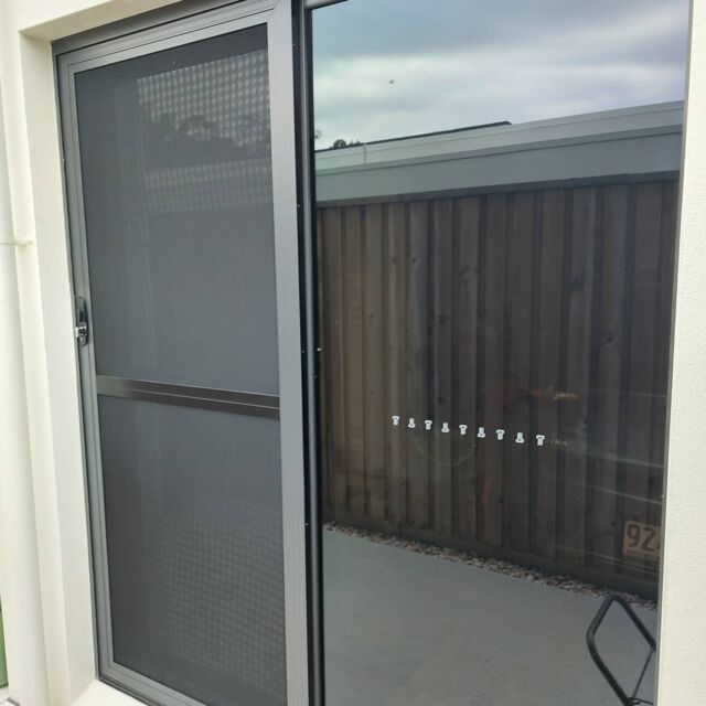 Combination of 3M Prestige 20 & 70 used on the north and west elevations of this home to reduce heat and UV whilst keeping the views
#eclipsetinting #eclipsetintingbrisbane #hometinting #hometintingbrisbane #windowtinting #windowtintingbrisbane #3mprestige #3mfilms