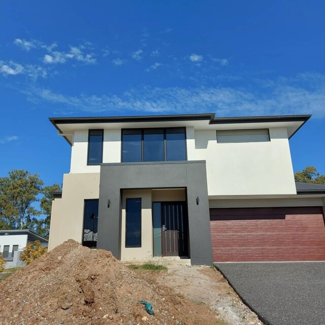 A combination of medium and light tints install to the northern elevation of this new build. Acid Etch Vinyl installed to the front door for added privacy coming with a manufacturer backed lifetime warranty 
#eclipsetinting #eclipsetintingbrisbane #hometinting #homefrostingbrisbane #homefrosting #hometintingbrisbane #windowtinting #windowtintingbrisbane