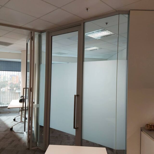 3M Haze frost installed to this office glazing for added privacy 
#eclipsetinting #eclipsetintingbrisbane #officetinting #officetintingbrisbane #commercialtinting #commercialtintingbrisbane #officefrosting #officefrostingbrisbane