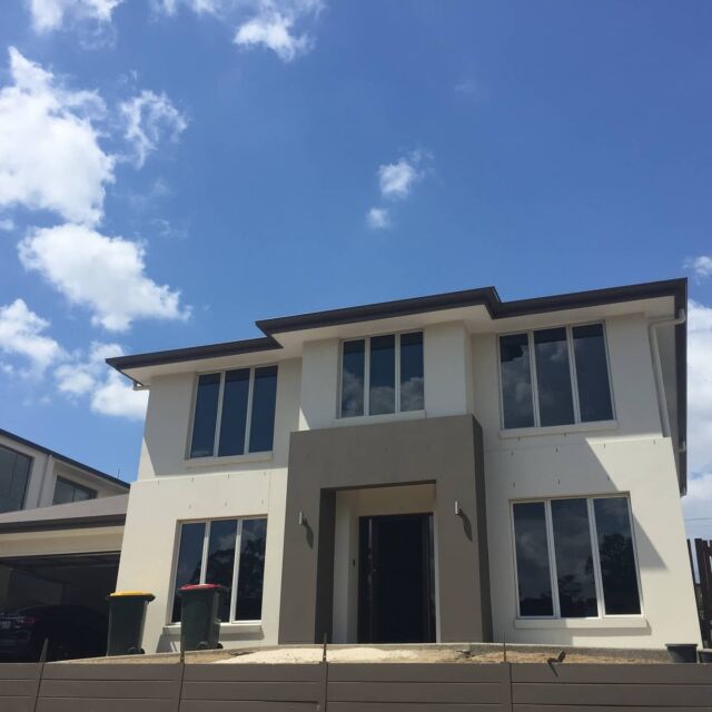 Full house tinted in medium tint stopping 70% solar energy, glare by 82% and UV by 99% coming with a manufacturer backed lifetime warranty 
#eclipsetinting #eclipsetintingbrisbane #hometinting #hometintingbrisbane #windowtinting #windowtintingbrisbane